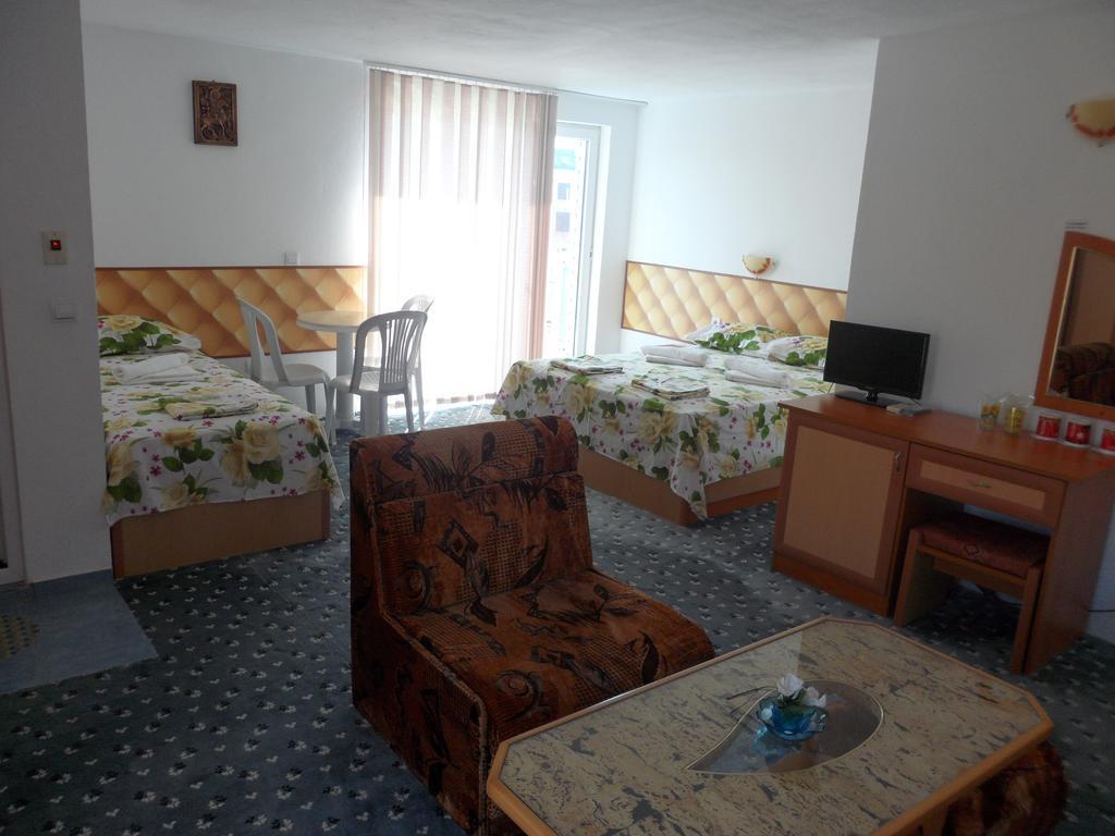 Sianie Guest House Ravda Exterior foto