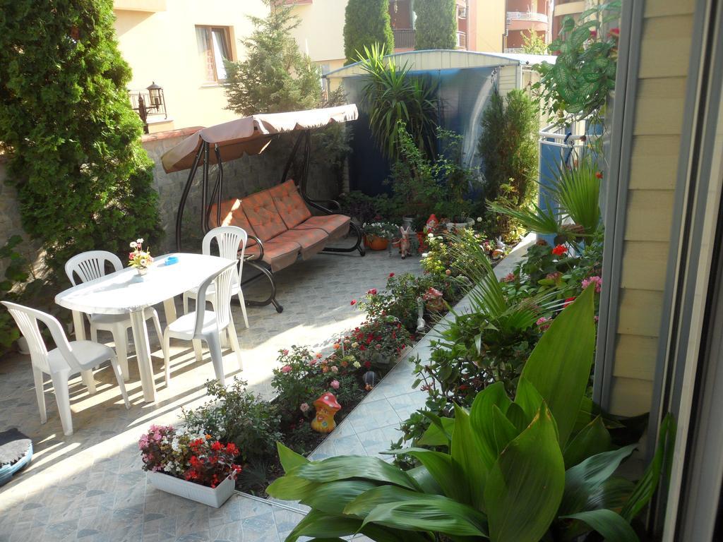 Sianie Guest House Ravda Exterior foto