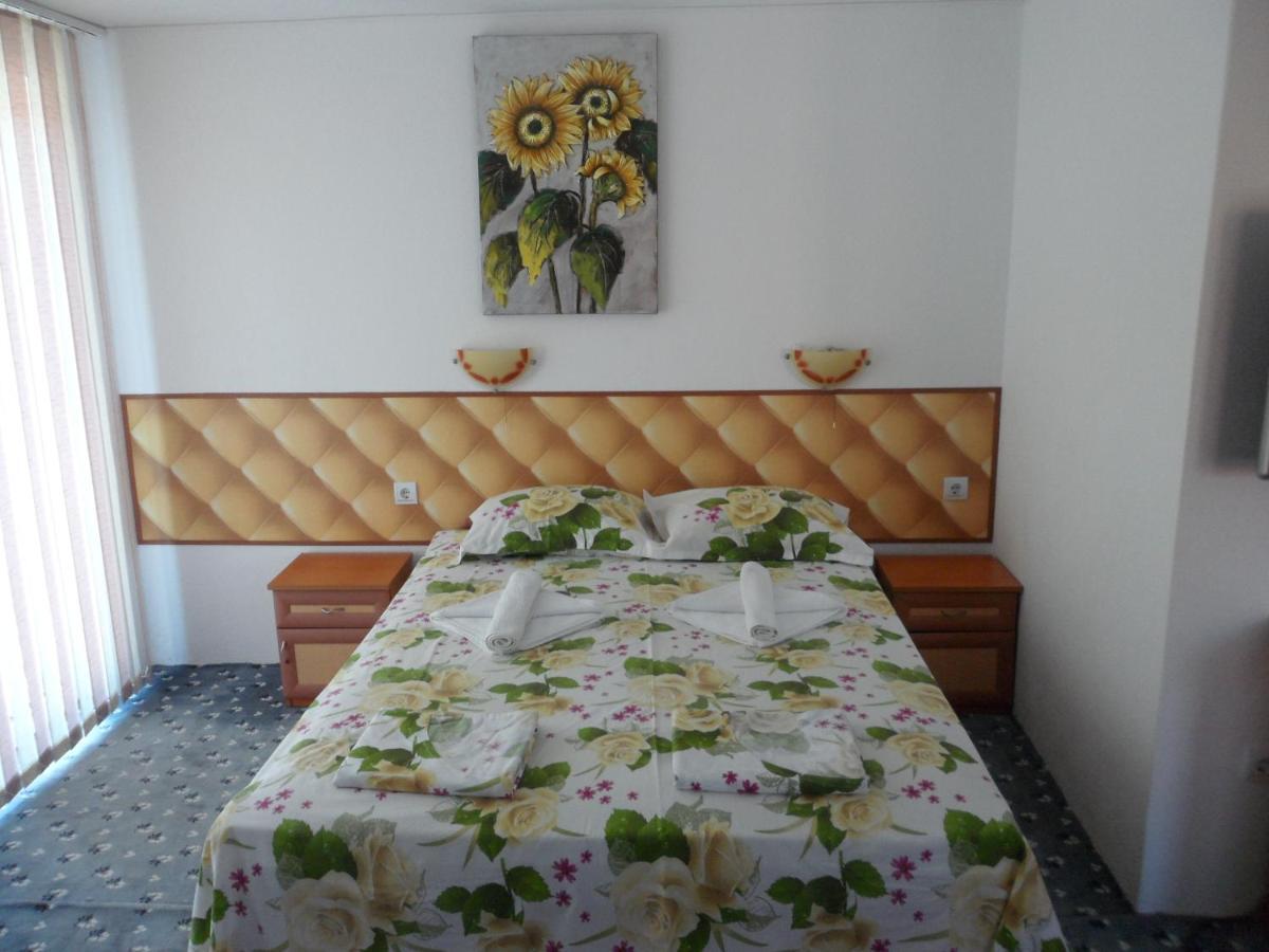 Sianie Guest House Ravda Habitación foto